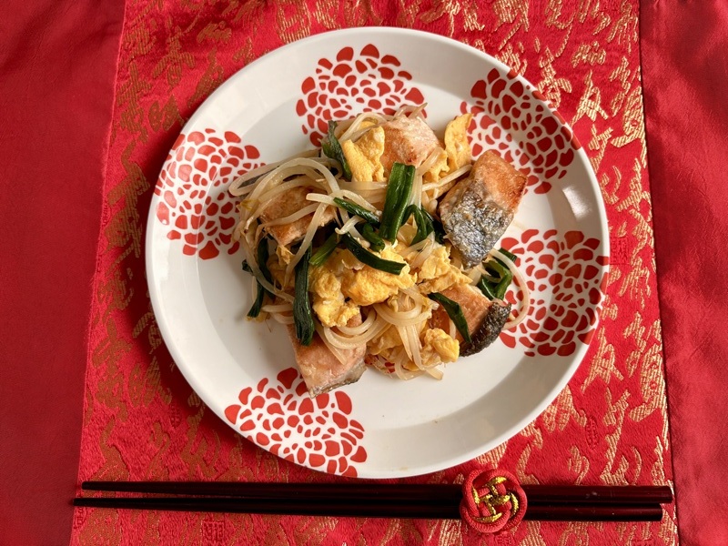 鮭と卵の中華風炒め物
